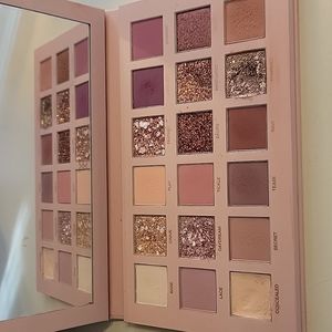 Huda beauty New nudes eyeshadow palette